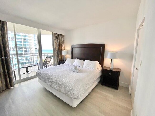Building Photo - 17375 Collins Ave