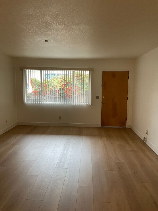 Building Photo - 327 Bassett St