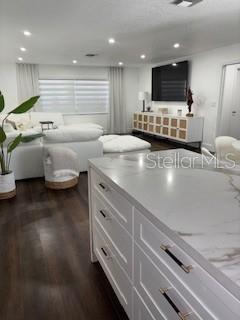 Building Photo - 1802 Los Alamos Dr