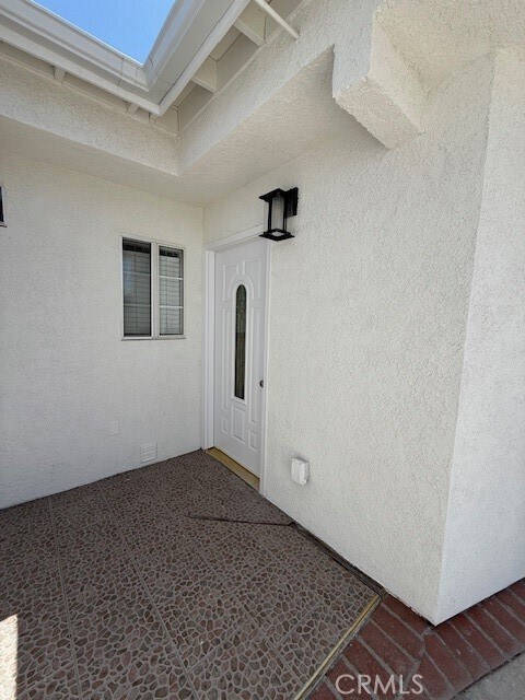 Building Photo - 347 E 224th St