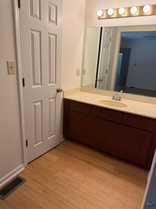 Building Photo - 421 Granada Terrace