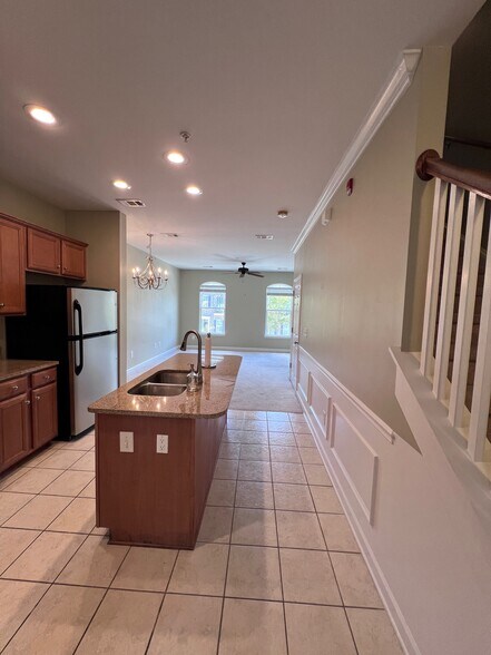 Building Photo - 2798 Howard Ave