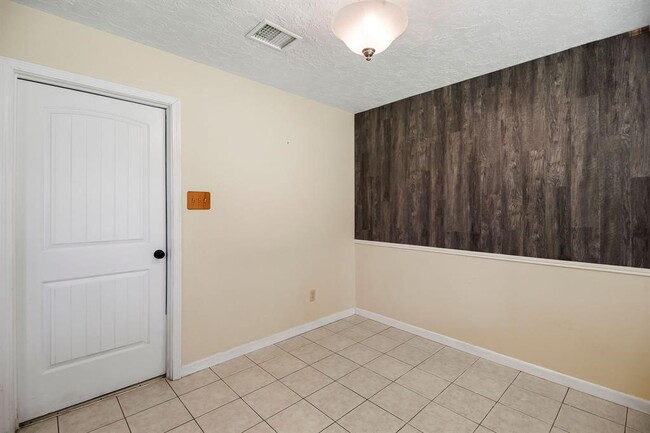 Building Photo - 9718 Shady Tree Ln
