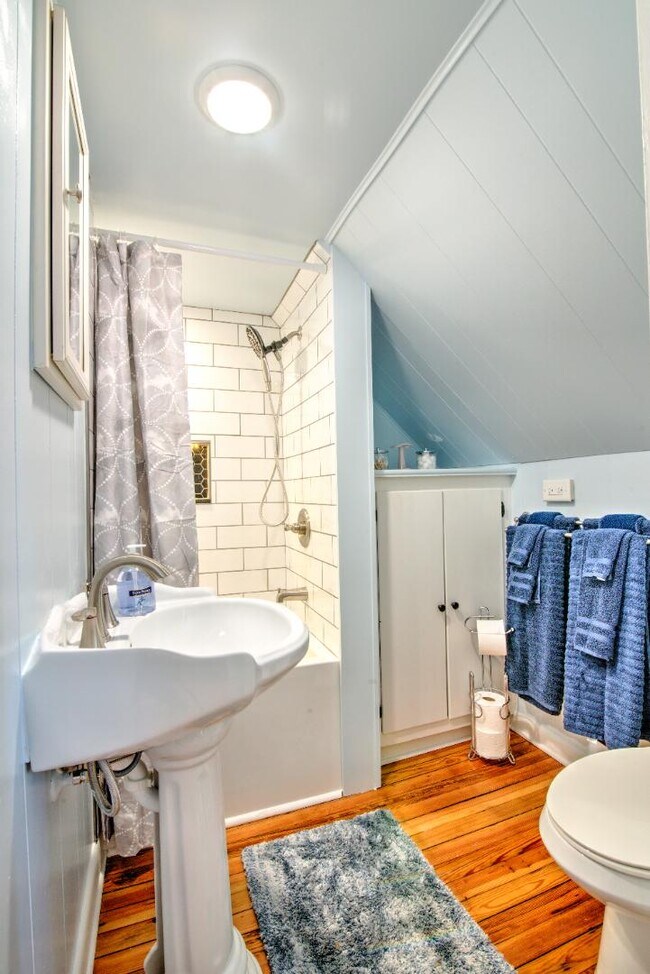 Building Photo - 1624 Edgemont Ave