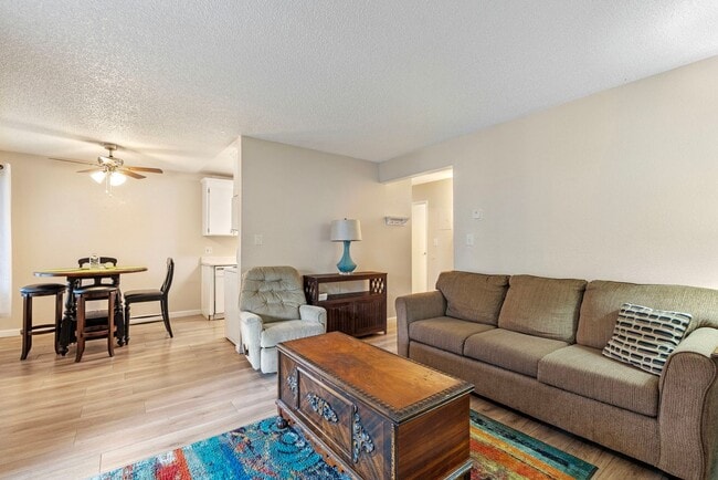 Building Photo - Fully Furnished 1BR/1BA Condo in Carson City