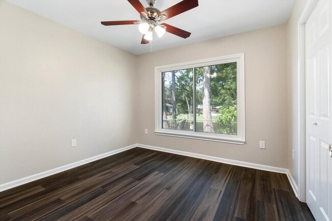 Building Photo - 1217 Parkway Dr