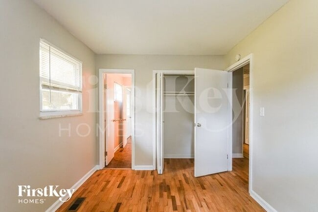 Building Photo - 1240 N Ridgeview Dr