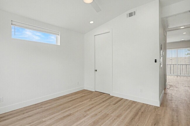 Building Photo - 2217 N Fitzhugh Ave