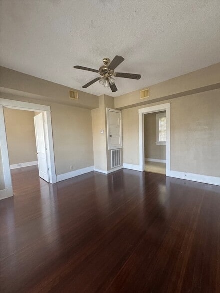 Building Photo - 3008 Avenue R