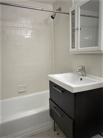 Building Photo - 50 Green St