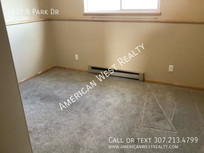 Building Photo - 1637 N Park Dr