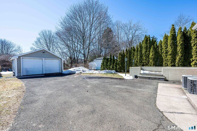 Building Photo - 186 School St