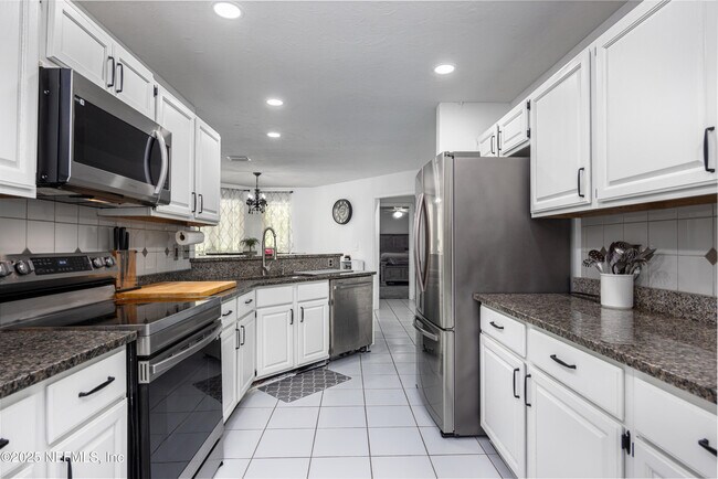 Building Photo - 2388 Halperns Way
