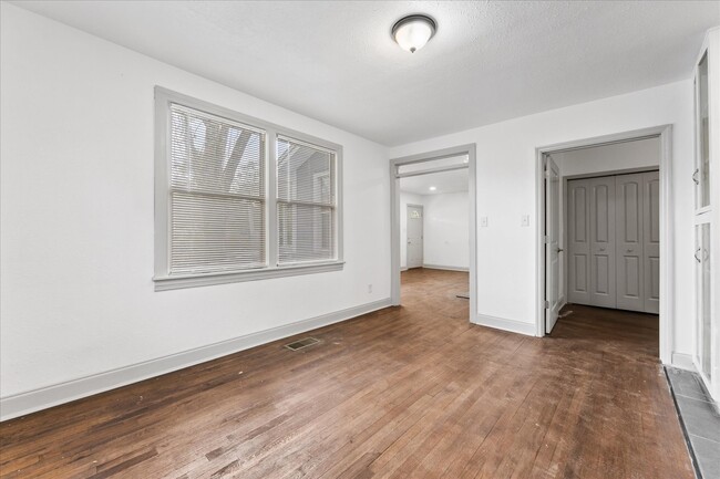 Building Photo - Newly Remodeled Beauty waiting for its fir...