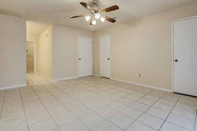Building Photo - 1538 Ainsdale Dr