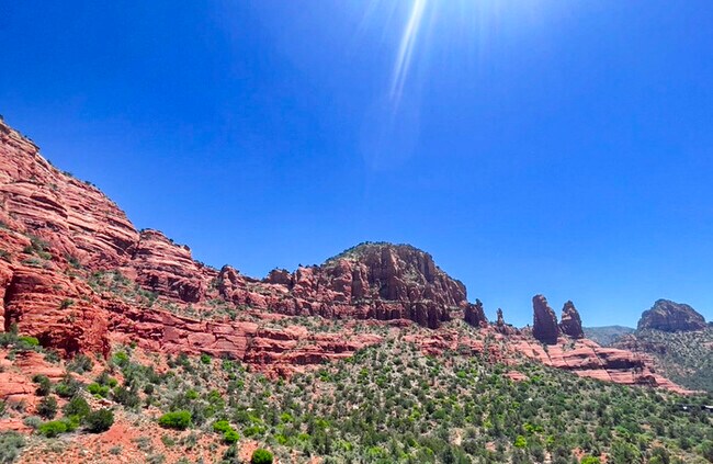 Building Photo - 3Bed/2.5Bath House in Sedona! Ready for Im...
