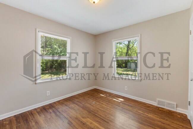 Building Photo - 1122 S Quentin St