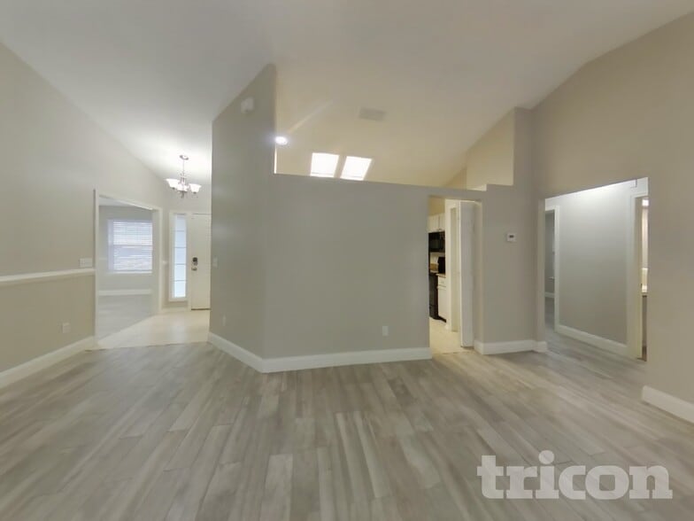 Building Photo - 8778 Fieldside Dr S