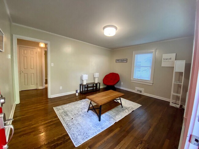 Building Photo - 595 Pinecrest Dr