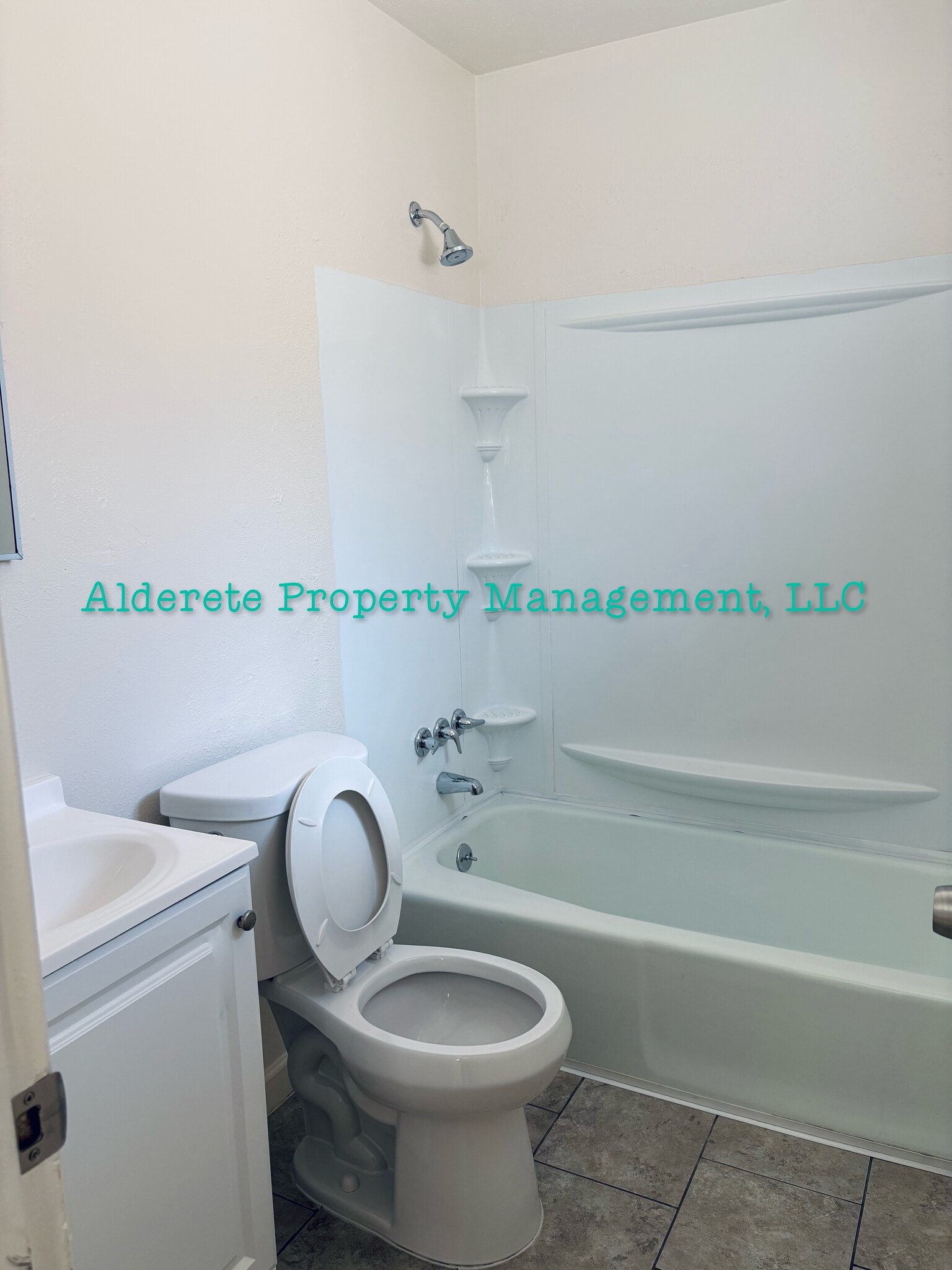 Building Photo - 3312 Wellesley Ct NE