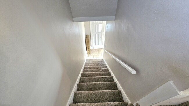 Building Photo - 3-Bed 1.5 bath Home on Payne Avenue with Spacious 2310 Sq Ft Layout – Ideal Saint Paul Living!"