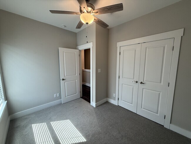 Building Photo - 202 Date Palm Lane