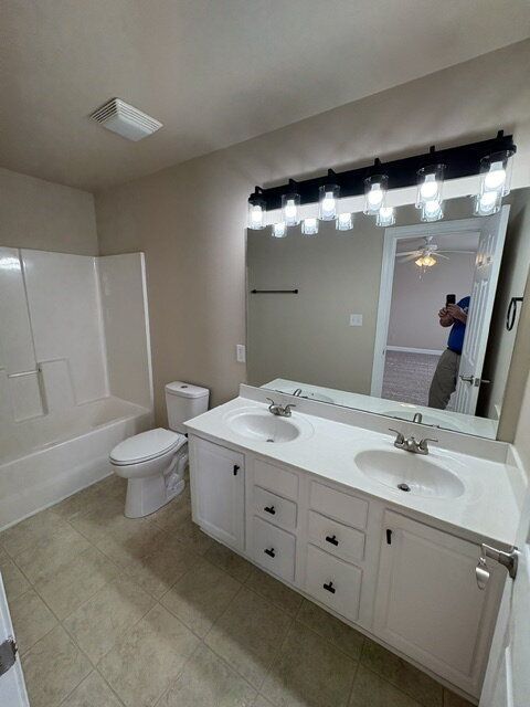 Building Photo - 4009 Lucerne Ct