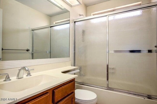 Building Photo - 1208 E Wickieup Ln