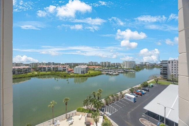 Building Photo - 7400 Sun Island Dr S