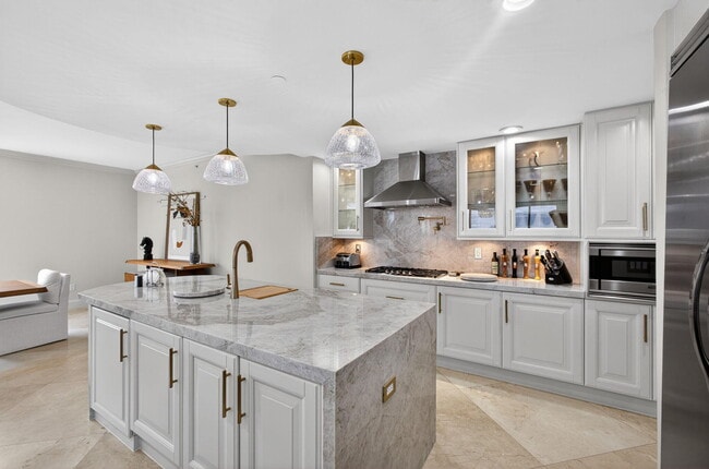 Building Photo - 3800 N Ocean Dr