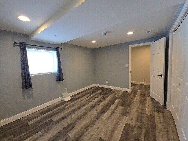 Building Photo - 4 Edam Ct