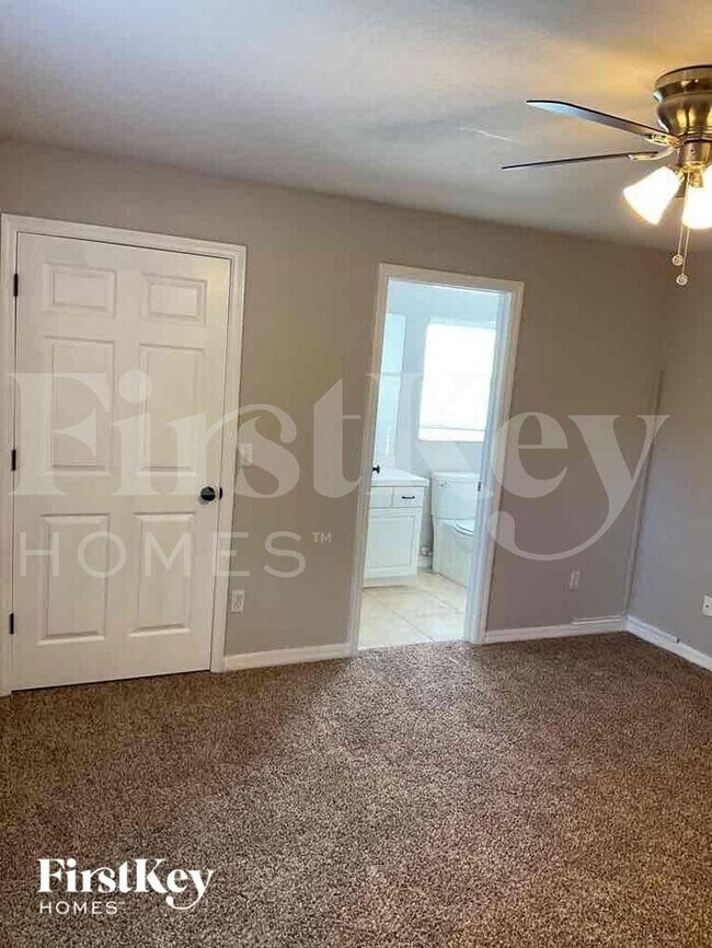 Building Photo - 739 N Midland Dr