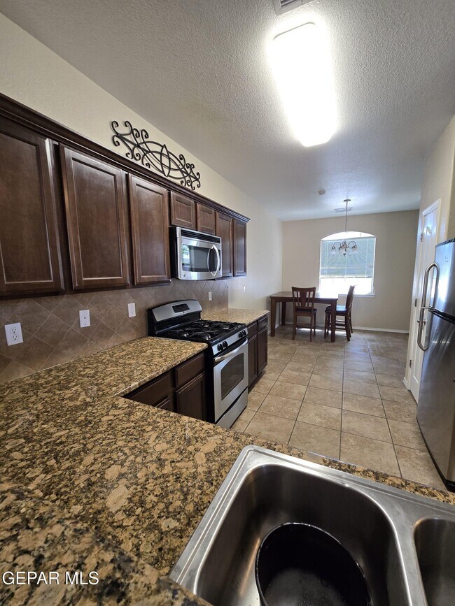 Building Photo - 14275 Ranier Point Dr