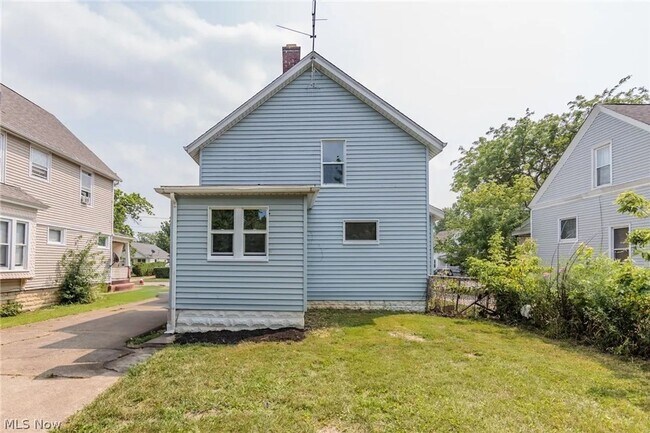 Building Photo - 3 Bedroom 1 Bathroom House in Lorain