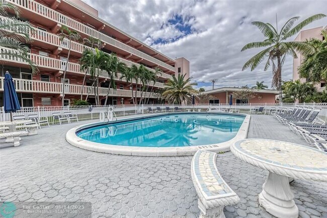 Building Photo - 200 NE 12th Ave