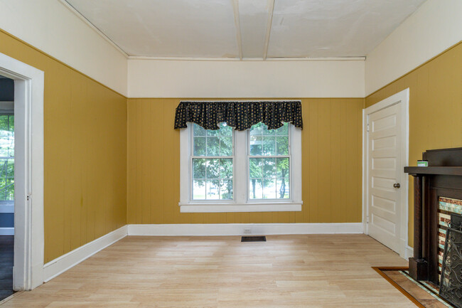 Building Photo - 3224 Garden Dr