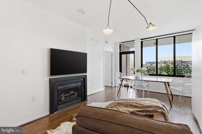 Building Photo - 851 N Glebe Rd