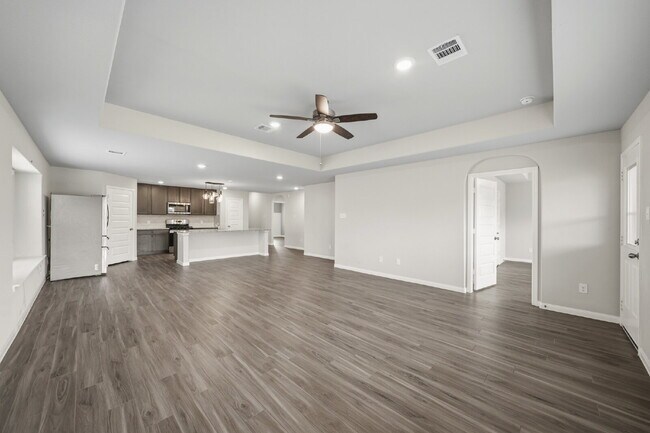 Building Photo - Move-In Special: 1/2 off your second full month of rent! Beautiful, Well-Maintained 3-Bedroom, 2-...