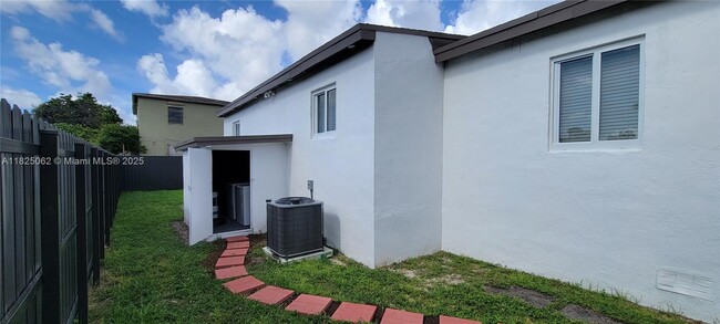 Building Photo - 1520 NW 69th St