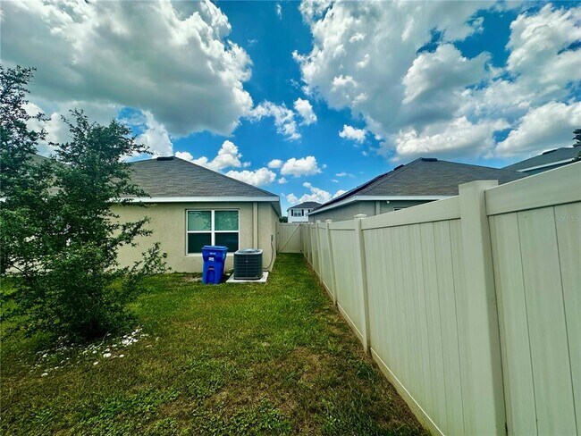 Building Photo - 16758 Carlton Pond St