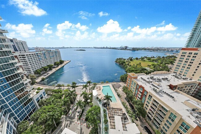 Building Photo - 2020 N Bayshore Dr