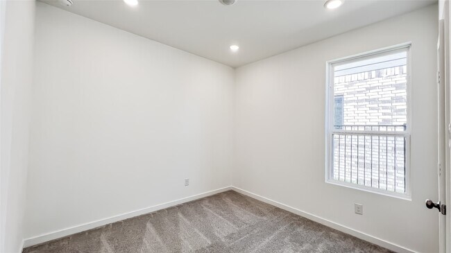 Building Photo - 27043 Blue Pool Dr