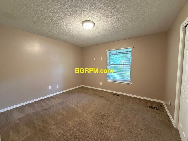 Building Photo - 119 Foxdell Cir