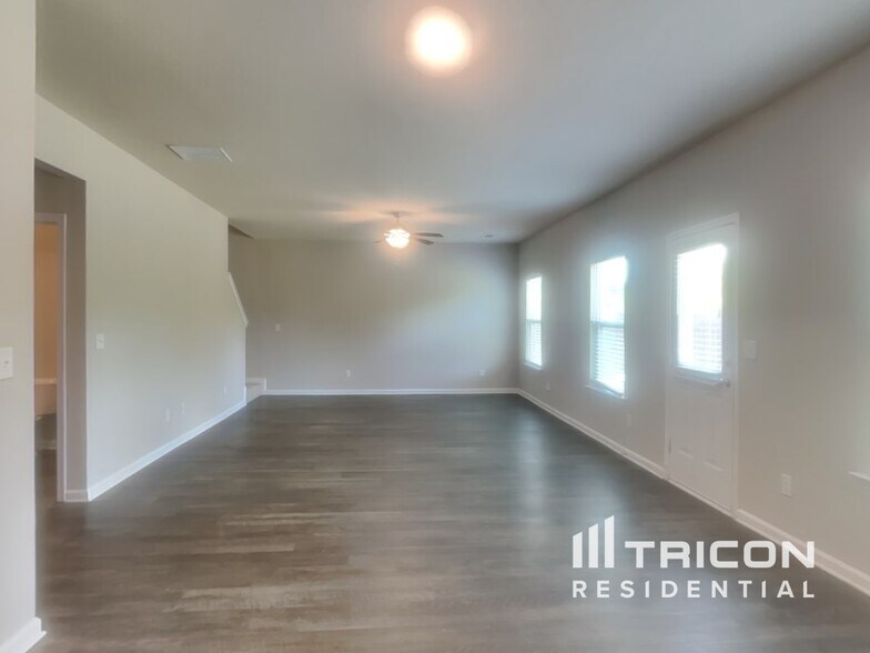 Building Photo - 172 Oliver Dr