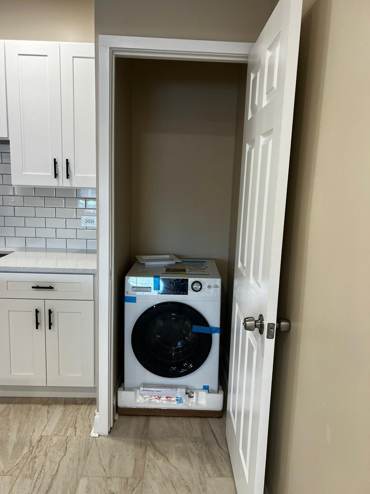 Building Photo - 10102 Main St