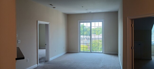 Building Photo - 2 bedroom/ 2 bathroom. Bennington on the Park