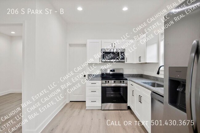 Building Photo - 206 S Park St