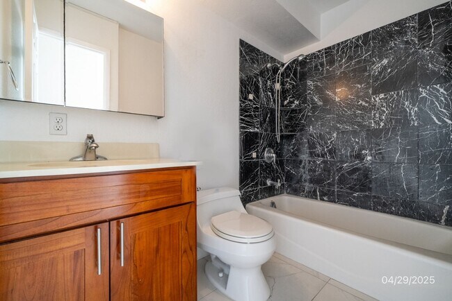Building Photo - 2Bd/2Ba/2Pkg LELE PONO in Aiea - $2750