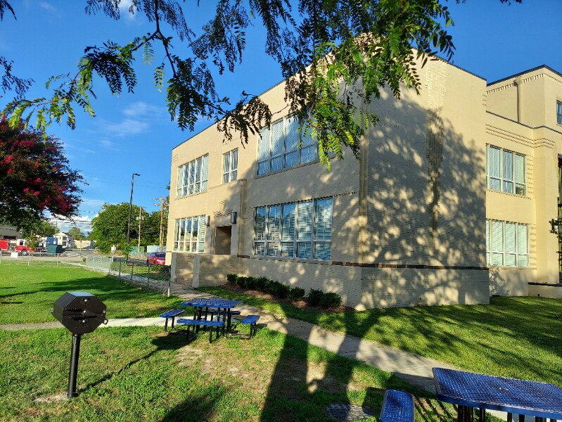 Building Photo - 200 Claremont Ave