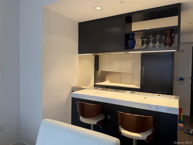 Building Photo - 252 South St